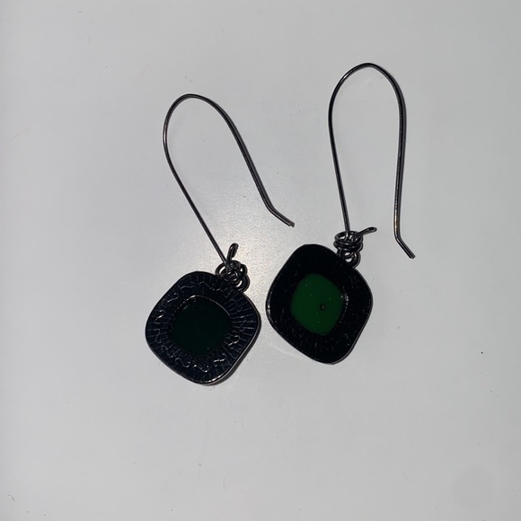 Two pairs of dangle earrings - Picture 6 of 6